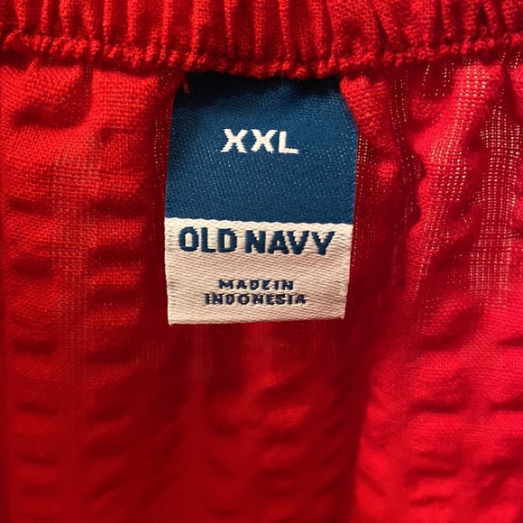 NWT Women’s red seer sucker blouse. Pouf sleeve, scoop neck. Flared bottom. - Picture 5 of 5